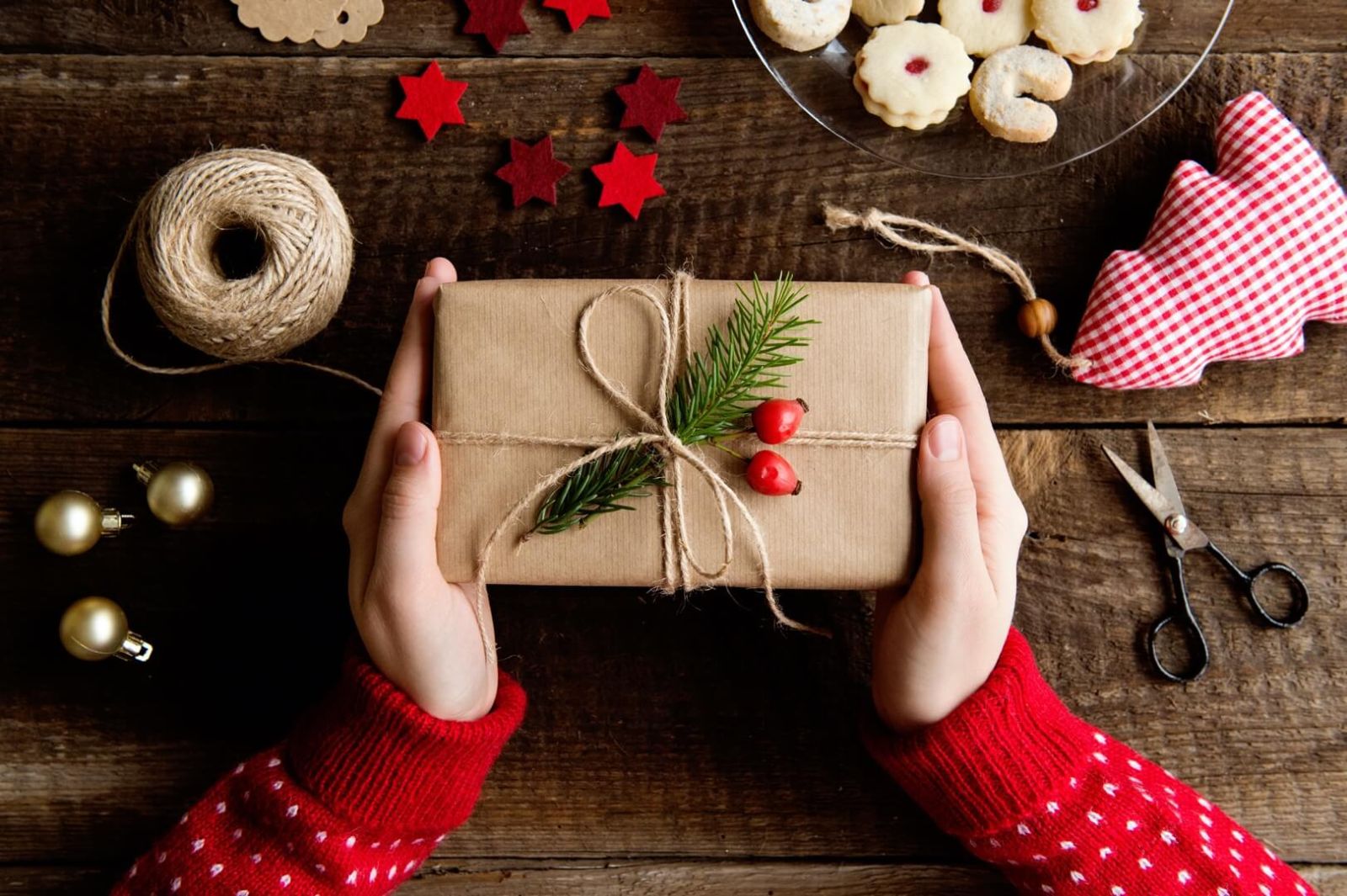 Tanie prezenty na Boże Narodzenie: drobne upominki na święta – co kupić bliskim pod choinkę?